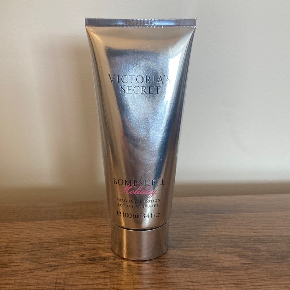 Victorias Secret Bombshell Holiday body lotion